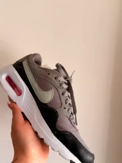 Zapatillas deportivas Nike Air Max gris y negro - miniatura 2