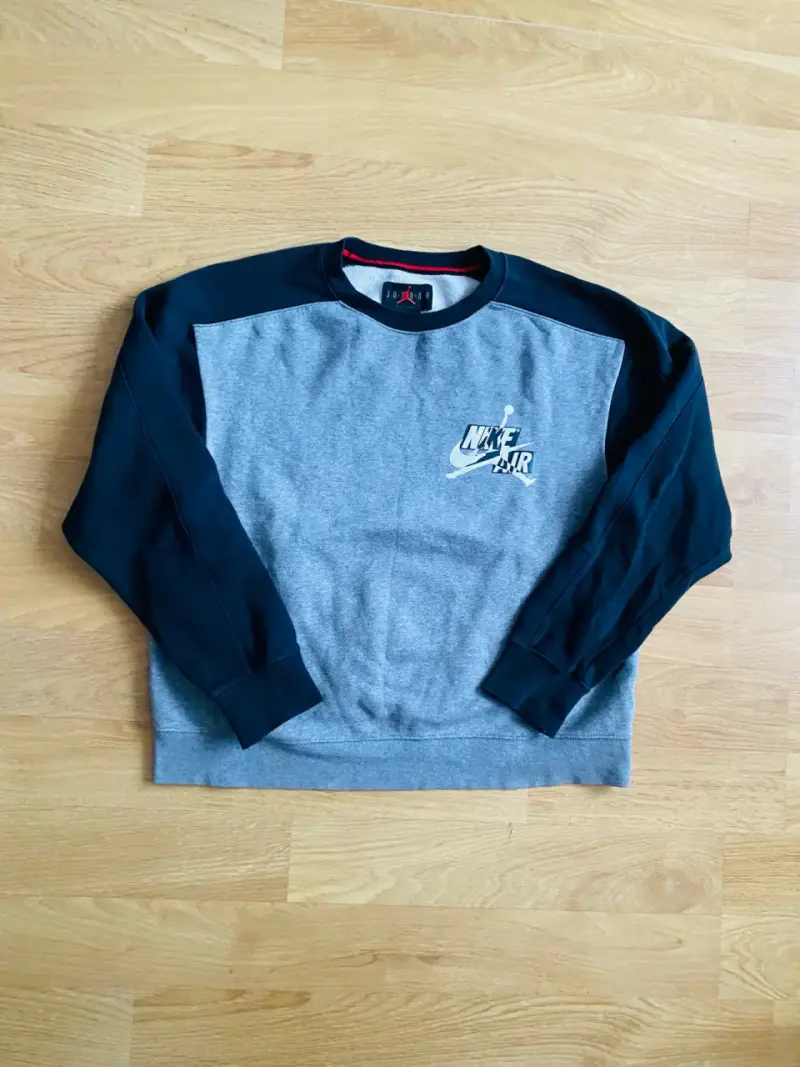 Polerón Nike Air Jordan gris y negro talla M
