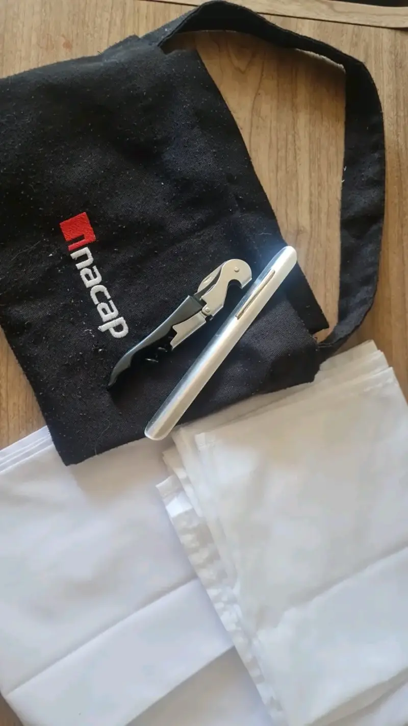 INACAP Set de Sommelier con Sacacorchos y Funda