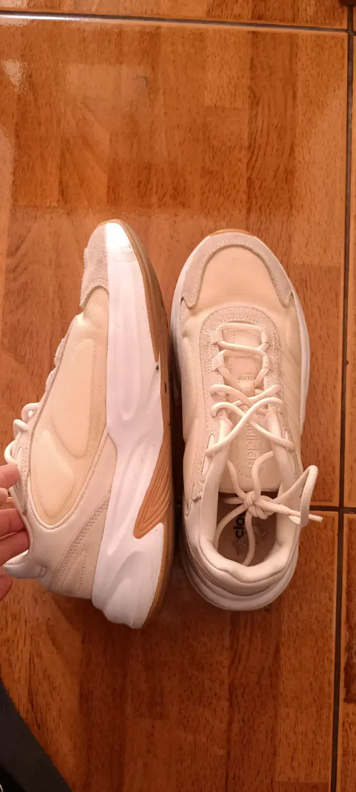 Zapatillas deportivas Adidas beige y blancas - 2
