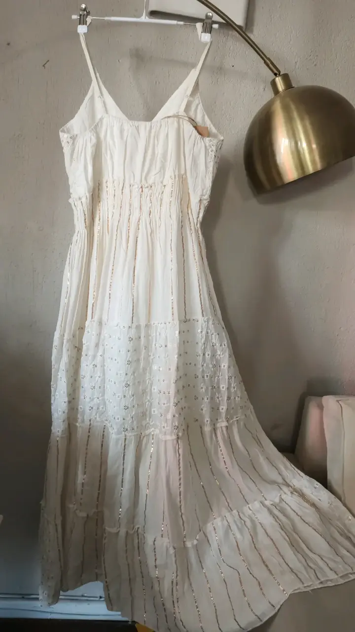 Vestido largo blanco con detalles bordados - 5