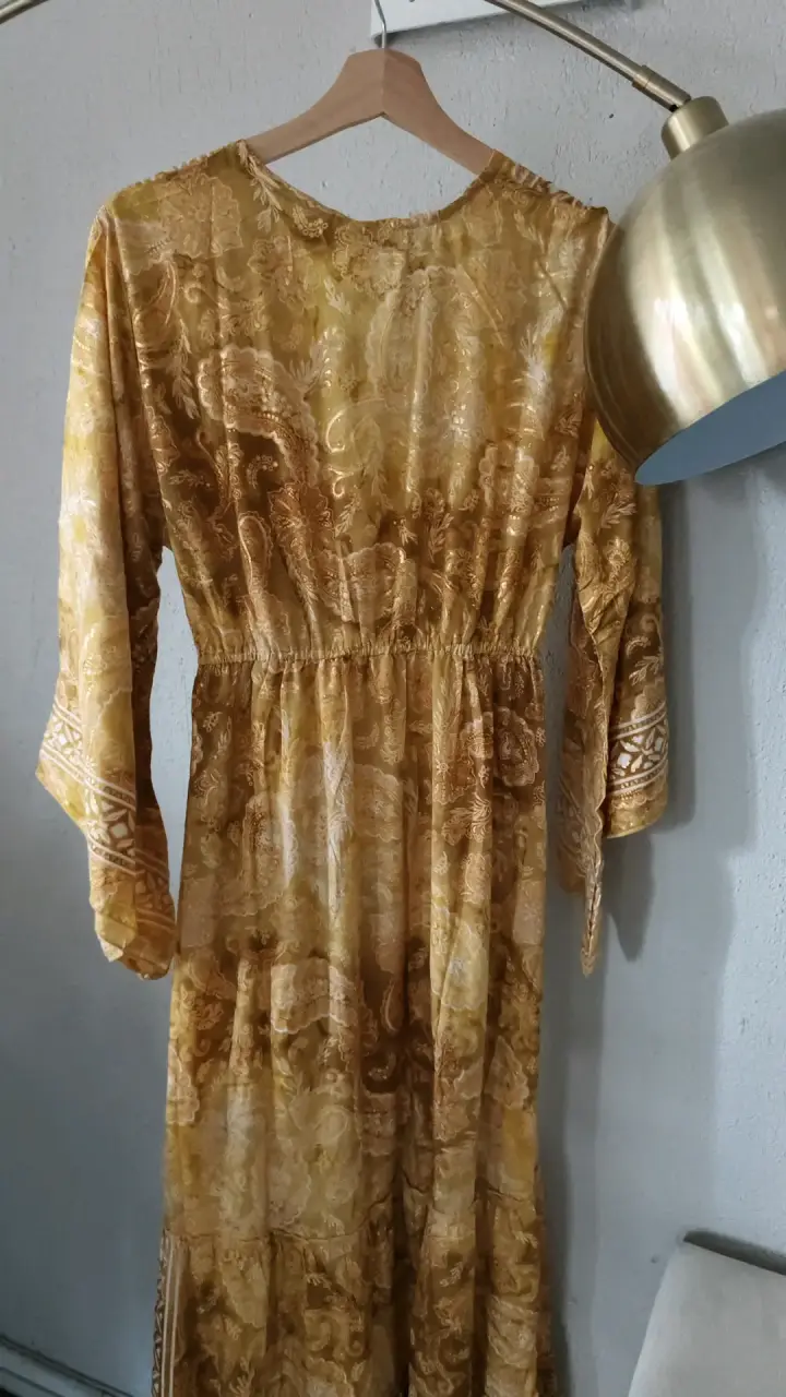 Vestido largo bohemio amarillo con estampado - 5