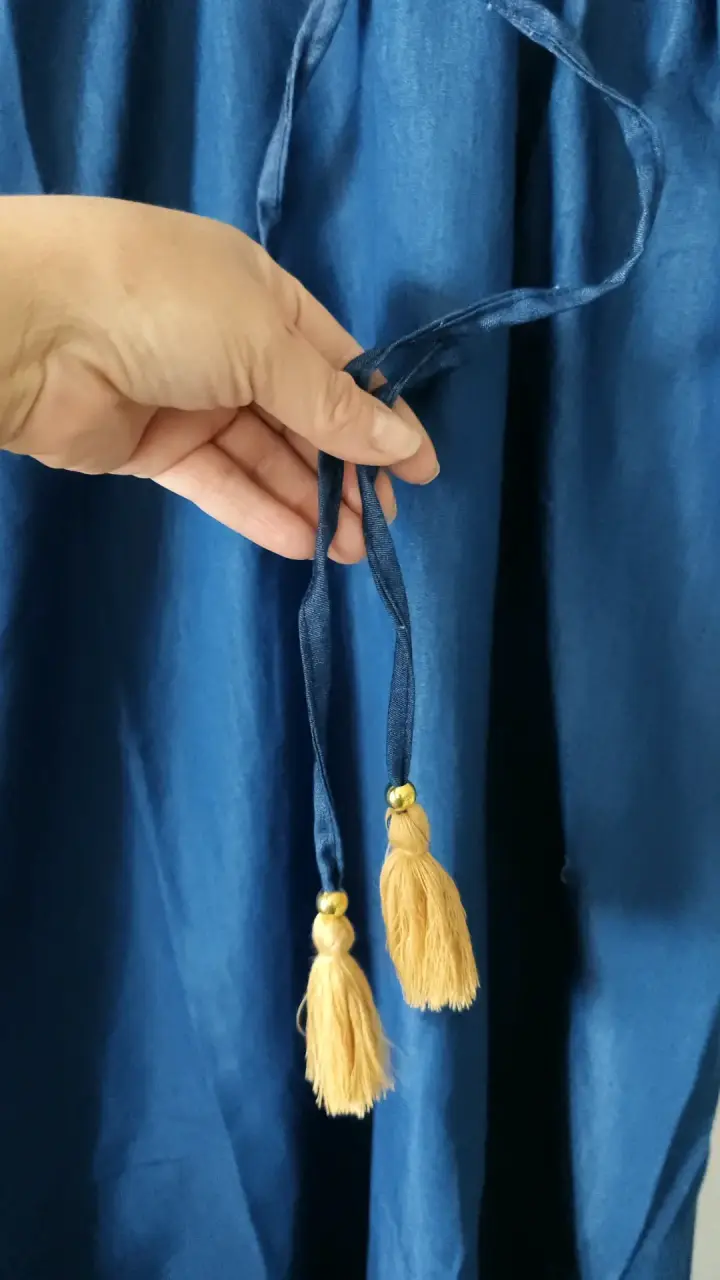 Vestido largo azul con bordado dorado - 4