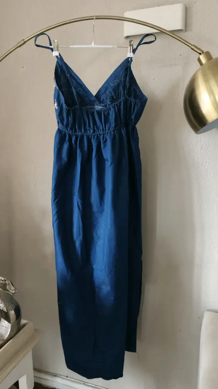 Vestido largo azul con bordado dorado - 6
