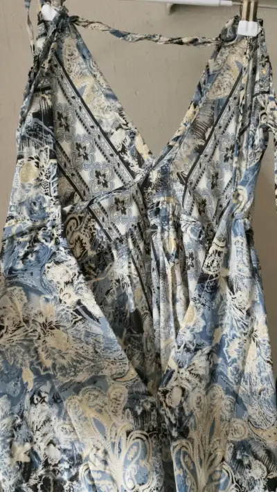 Vestido largo estampado floral azul y blanco - miniatura 3