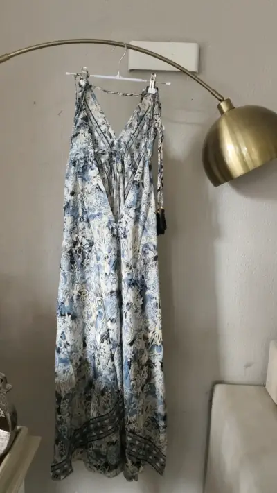 Vestido largo estampado floral azul y blanco - miniatura 4