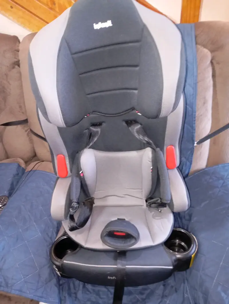 Silla de Auto para Bebé Infanti Gris y Negra