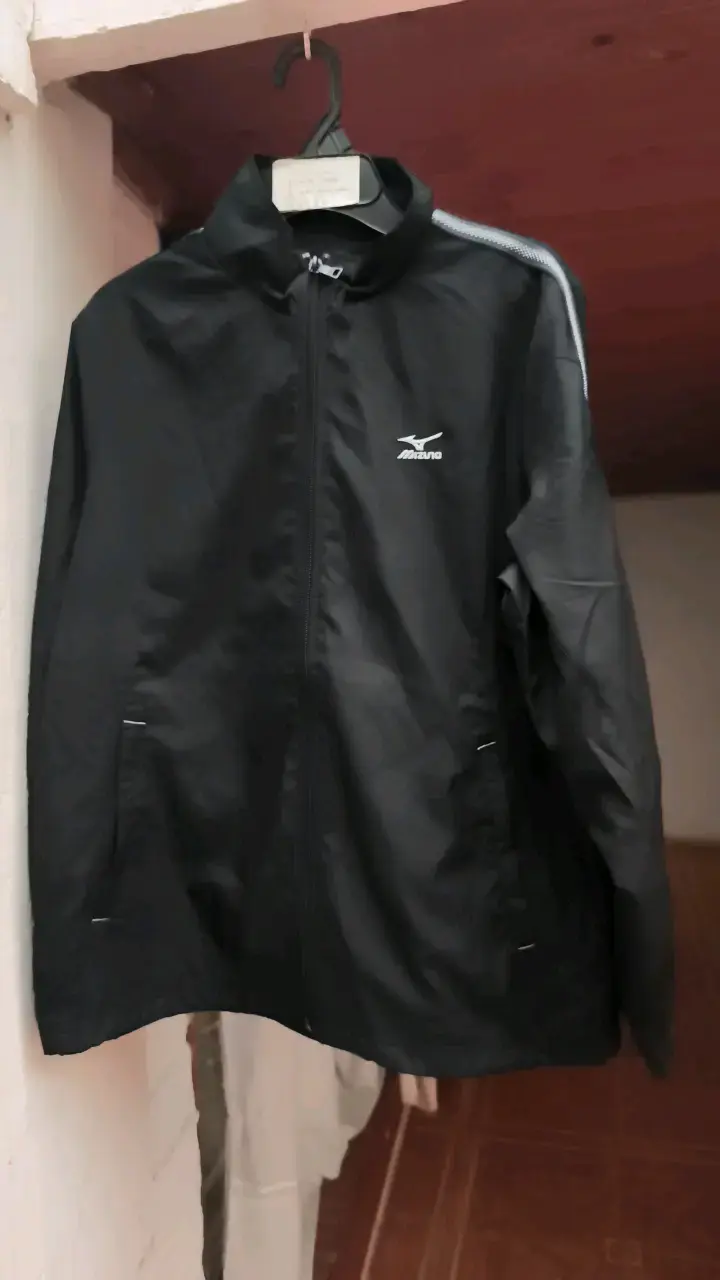 Chaqueta deportiva negra Mizuno