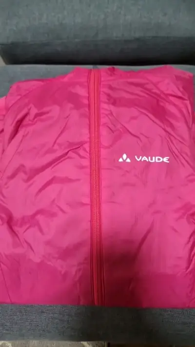 Chaqueta impermeable rosa Vaude con capucha - miniatura 1