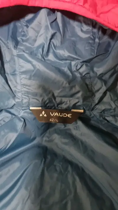 Chaqueta impermeable rosa Vaude con capucha - miniatura 4