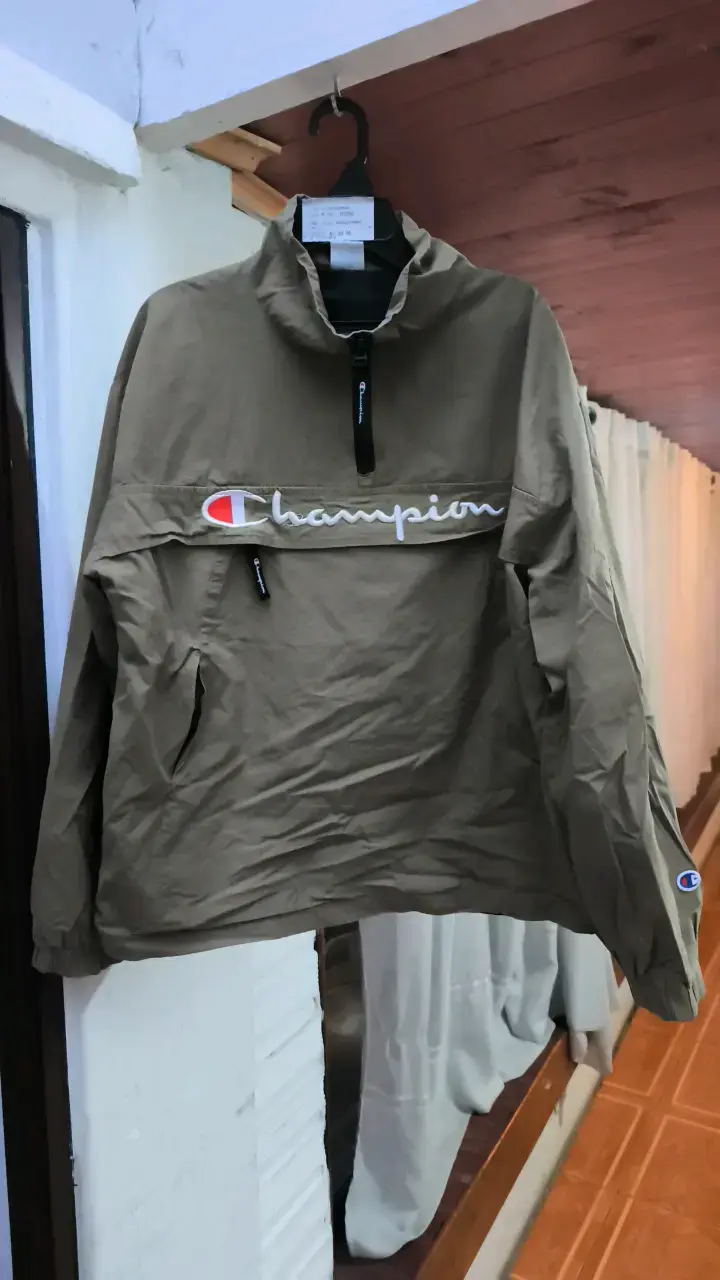 Cortaviento Champion color caqui