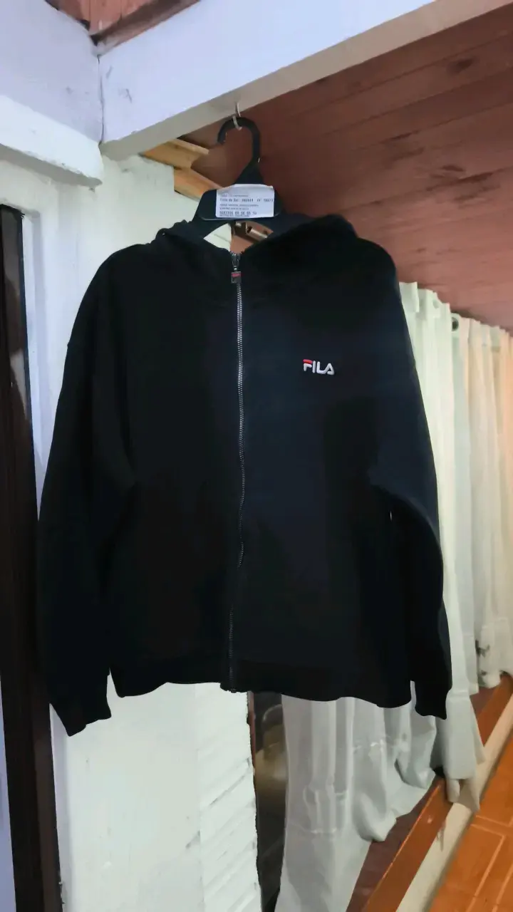 Polerón negro con capucha Fila