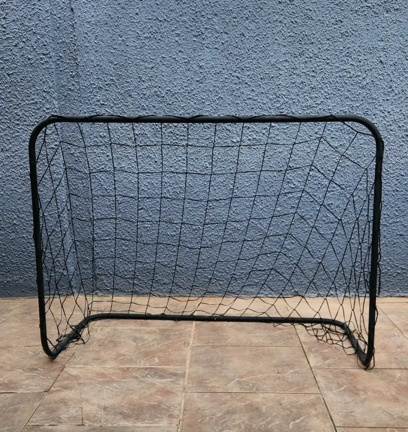 Arco de fútbol portátil para niños