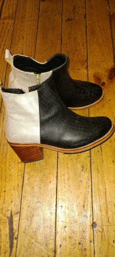 Botines de cuero bicolor con tacón - miniatura 1