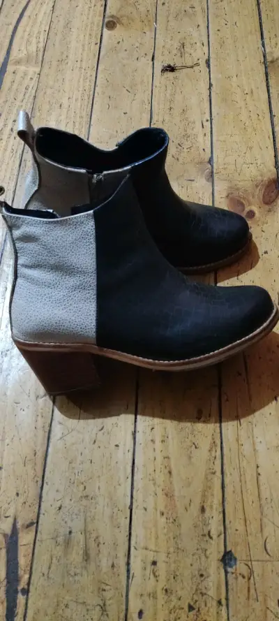 Botines de cuero bicolor con tacón - miniatura 2