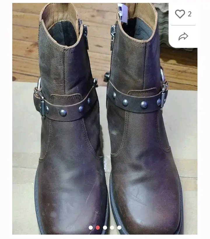 Botines de cuero marrón con cadena decorativa - 2