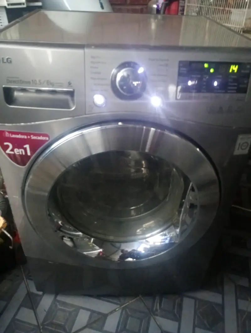 Lavadora Secadora LG 2 en 1 10.5/6kg - 2