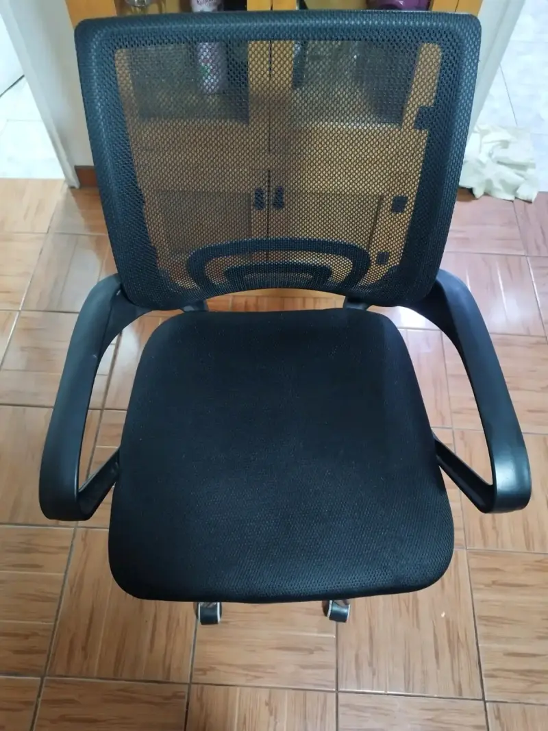 Silla de Oficina Ergonómica Negra con Ruedas - 3