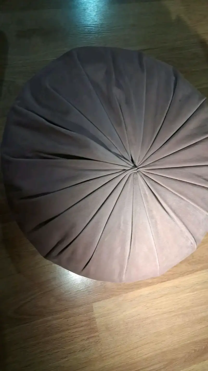 Cojín redondo de terciopelo beige