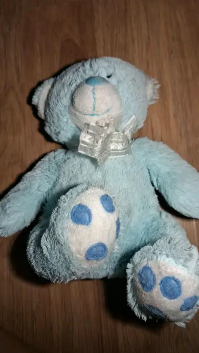 Osito de peluche azul con lazo - miniatura 1
