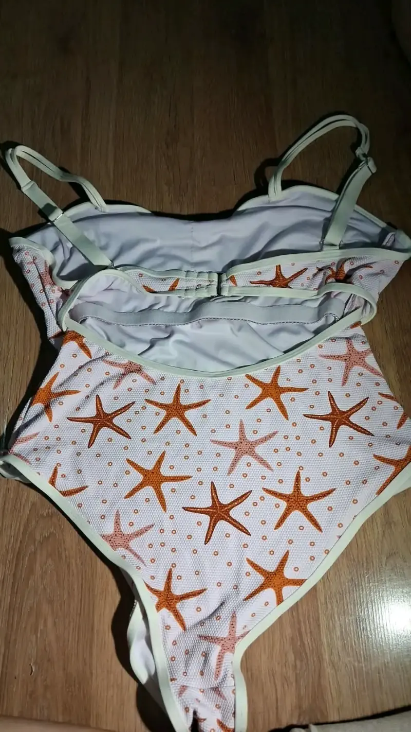 Traje de baño entero con diseño de estrellas de mar - 2