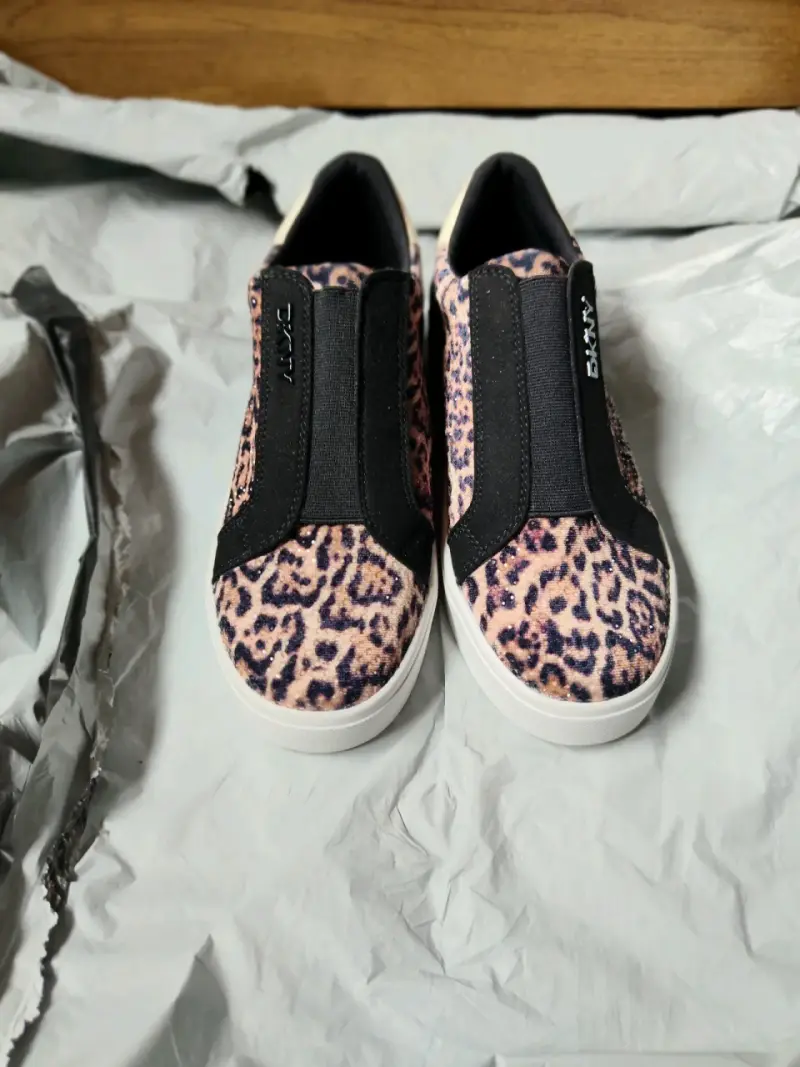 Zapatillas slip-on animal print DKNY