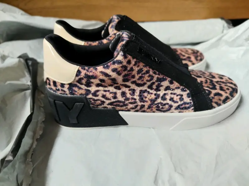 Zapatillas slip-on animal print DKNY - 2
