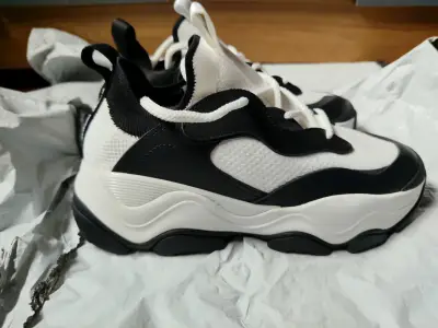 Zapatillas deportivas blancas y negras Michael Kors - miniatura 2