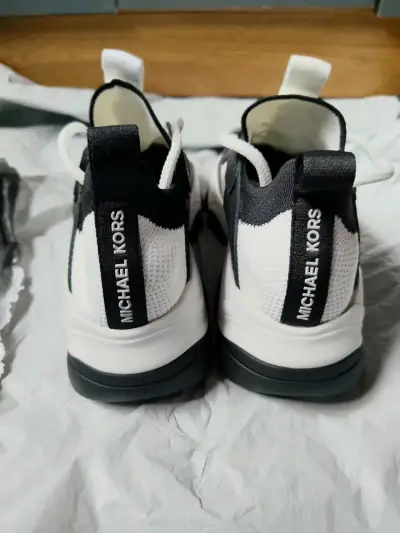 Zapatillas deportivas blancas y negras Michael Kors - miniatura 3