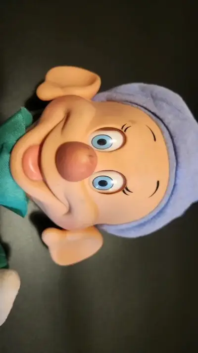 Peluche Enanito Feliz de Disney Mattel - miniatura 4