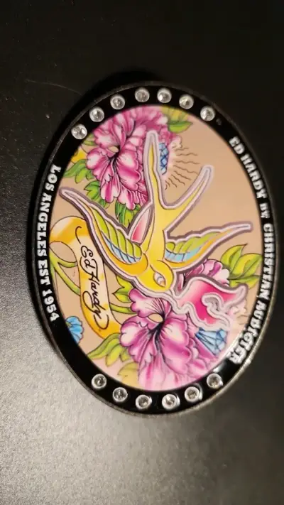 Hebilla de cinturón Ed Hardy con diseño floral - miniatura 1