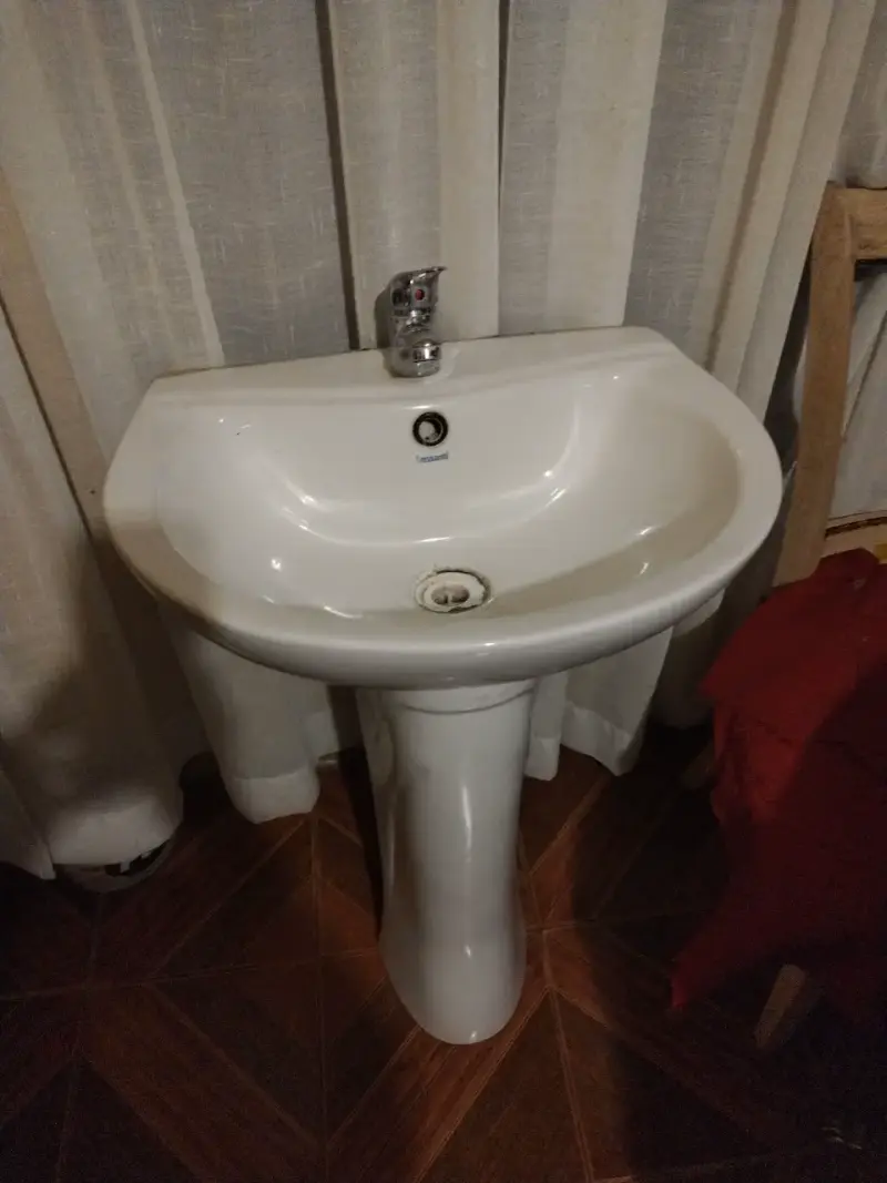 Lavamanos de cerámica con pedestal con llave monom