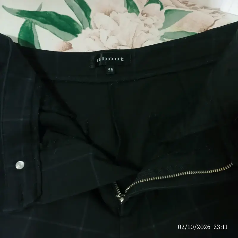Pantalones negros a cuadros talla 36 - 2