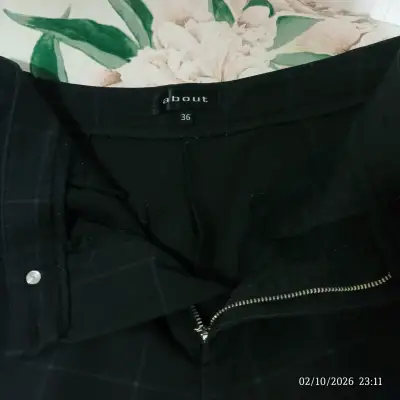 Pantalones negros a cuadros talla 36 - miniatura 2