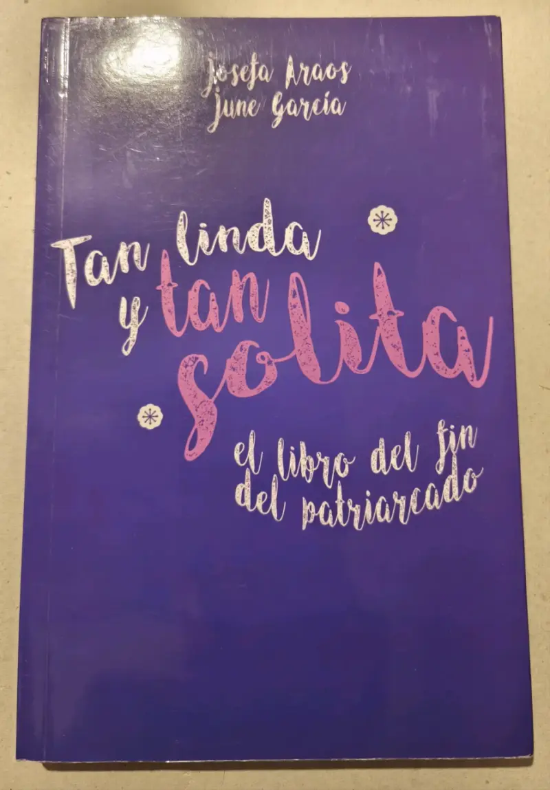 Libro 'Tan Linda y Tan Solita' de Josefa Araos y June García