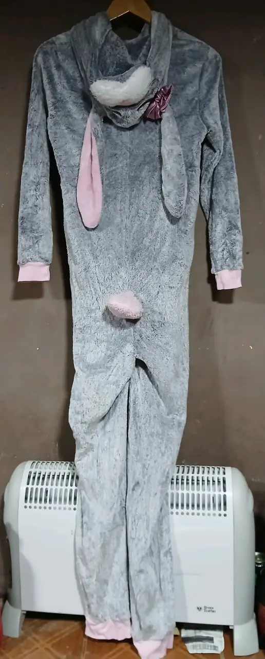 Pijama Entero Disfraz Conejo Gris y Rosado talla M - 2