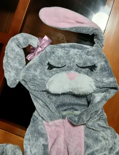 Pijama Entero Disfraz Conejo Gris y Rosado talla M - miniatura 3