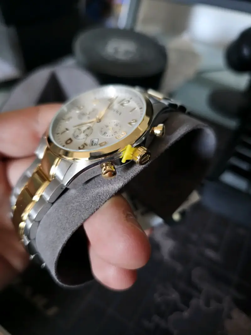 Reloj Bulova cronógrafo dorado y plateado - 2