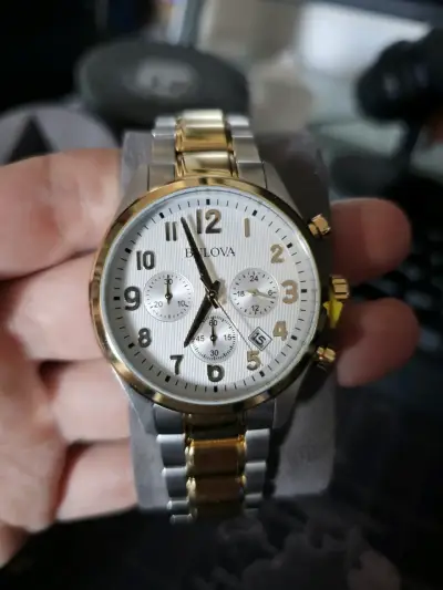 Reloj Bulova cronógrafo dorado y plateado - miniatura 3