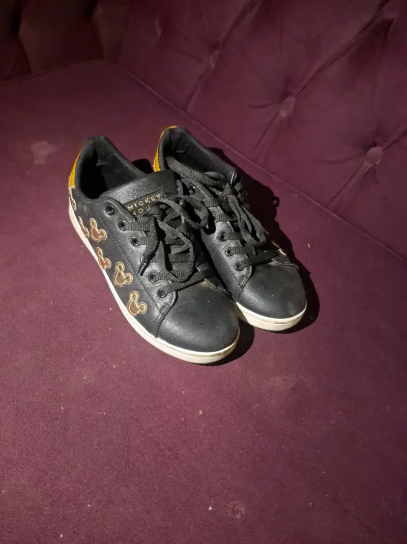 Zapatillas negras Mickey Mouse para niños