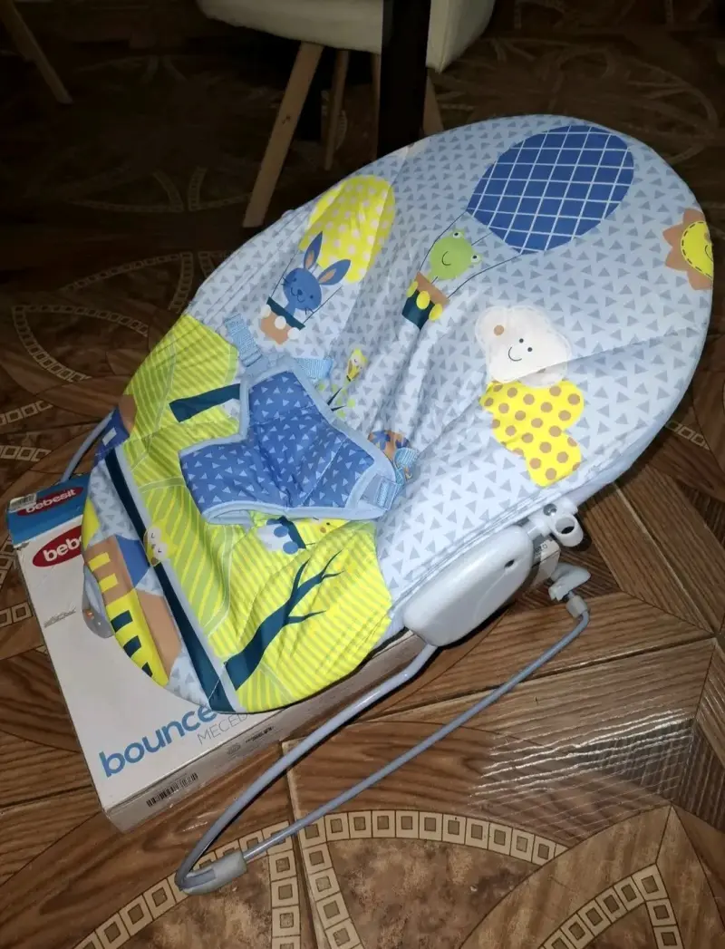 Mecedora para bebé Bebesit con diseño colorido - 2