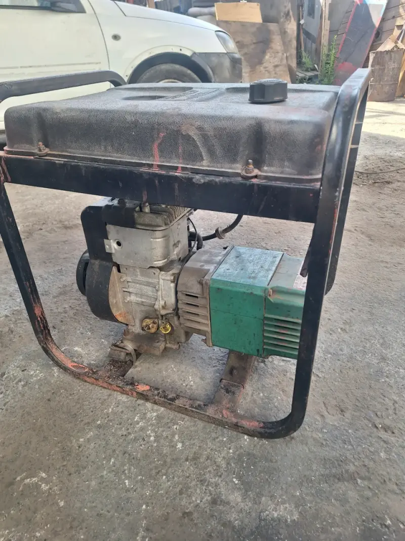 Generador eléctrico Coleman Powermate 5000W usado - 3
