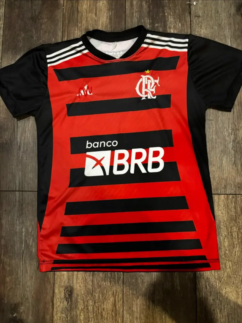 Camiseta de fútbol Flamengo roja y negra