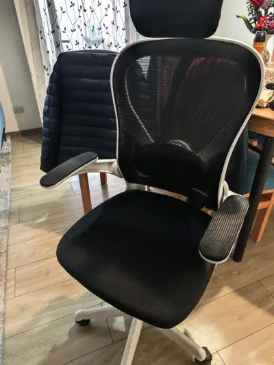 Silla ergonómica de oficina con respaldo de malla - miniatura 3