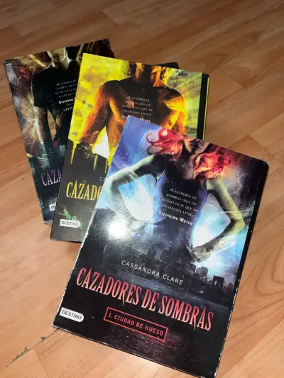 Colección de libros Cazadores de Sombras de Cassandra Clare - miniatura 1