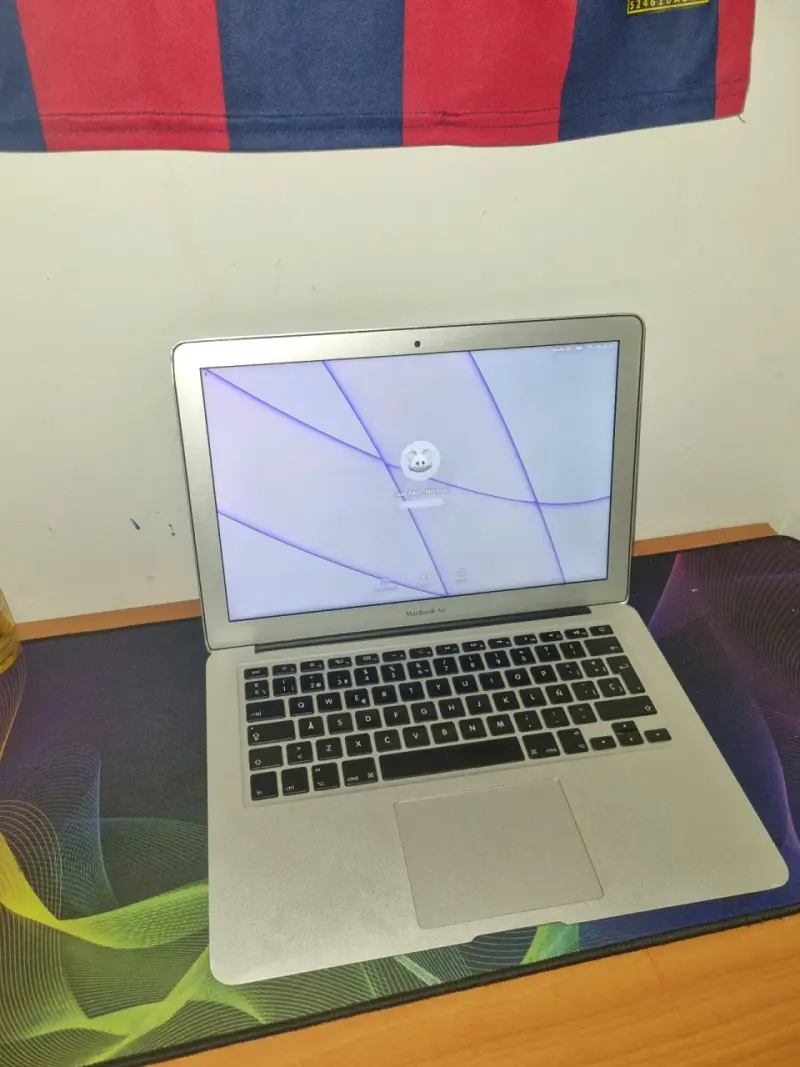 Laptop Apple MacBook Air en buen estado - 2