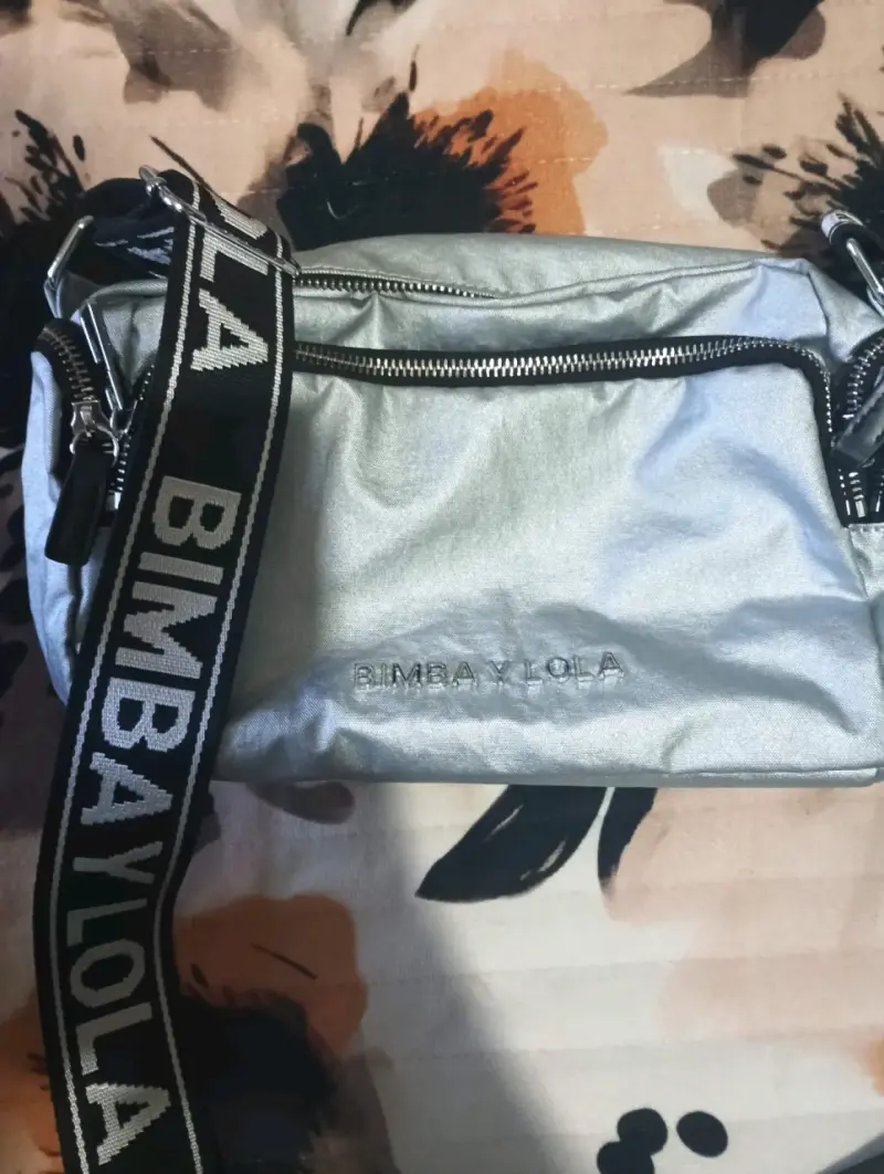 Bolso cruzado plateado Bimba y Lola