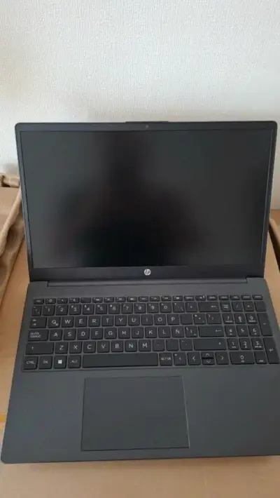 LAPTOP HP 255 G10 + ventilador - miniatura 1