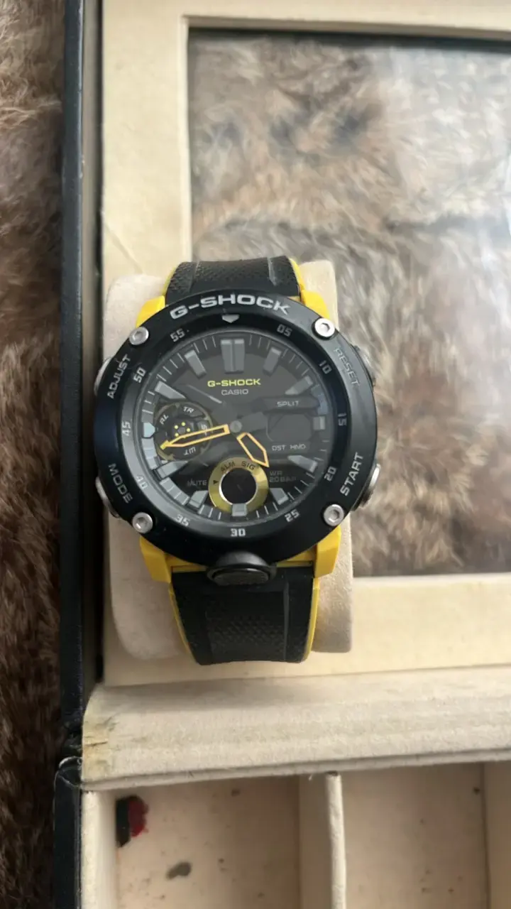 Reloj Casio G-Shock amarillo y negro resistente