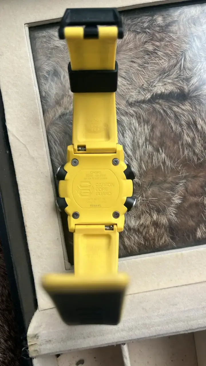Reloj Casio G-Shock amarillo y negro resistente - 3